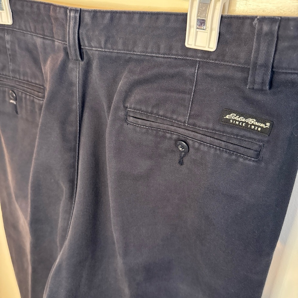 Eddie Bauer Men’s Relaxed Fit Dress Pants Wrinkle Resistant Dark Blue 35x32 - Picture 3 of 5
